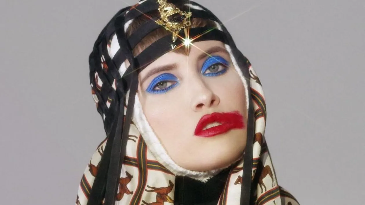 Cum a apărut îmbrăcată Iulia Albu la petrecere, în noaptea de Revelion. Fanii sunt scandalizați: Ce monstruleț disproporționat!