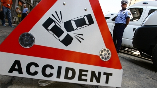 Accident în Capitală. A fost implicată o mașină de poliție dintr-o coloană oficială
