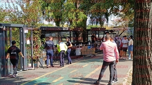 Balamuc mare la Taverna Racilor, din Herăstrău! Închisă pentru 12 luni! Bucătarii au fost trimiși să se schimbe pe bancă, în parc VIDEO