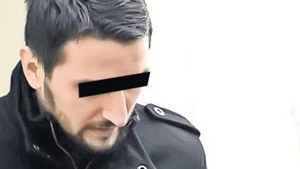 Cei care il blameaza pe profesorul de sport il vor pedepsit: "Sper sa se faca din tine un exemplu. Nu ne trimitem la scoala copiii ca sa fie facuti "jucarii sexuale"