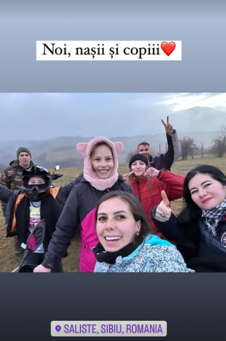 Georgiana Lobonț și Rareș alături de nașii lor/ Sursă foto: Instagrm