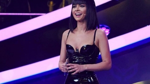 Ce înălțime are, de fapt, Inna. La ce artificii apelează artista, pentru a părea mai înaltă