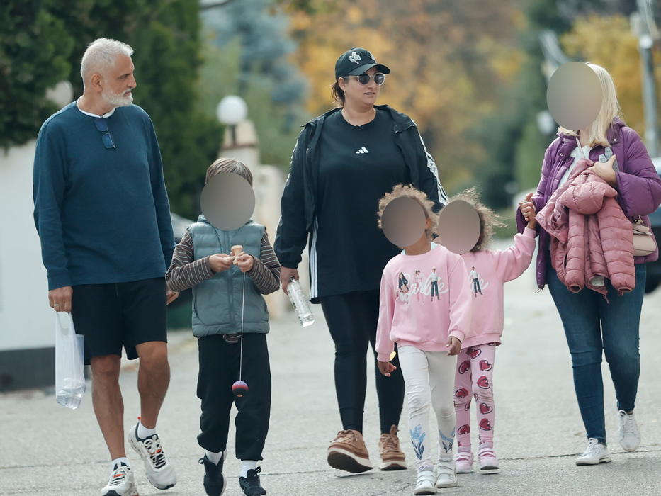 Artistul a ieșit cu soția, fiul și o prietenă de familie