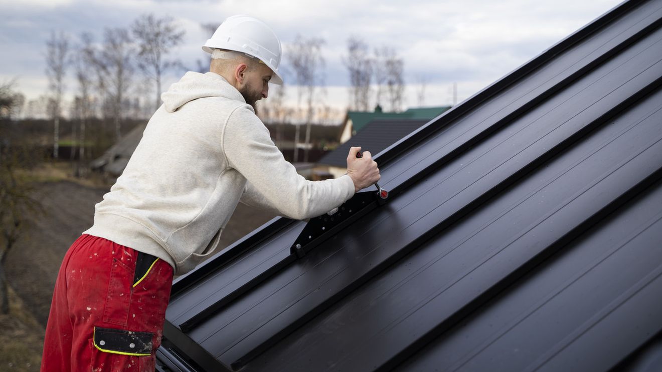 (P) Sistemele de fixare, piesele invizibile care definesc rezistența unui acoperiș complet