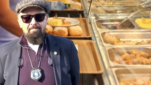 Piedone a aflat adevărul despre mâncarea de la "împinge tava" de la mare. Ce a găsit șeful ANPC într-o autoservire din Eforie Nord