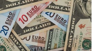 Curs valutar BNR 22 aprilie 2020. Cât costă azi 1 euro