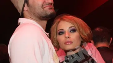 Smiley si Laura Cosoi trasi la raspundere pentru ca s-au sarutat in biserica