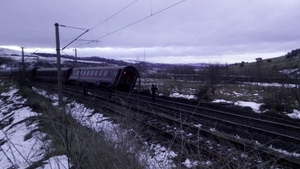 La un pas de tragedie! Două trenuri au deraiat în Caraș-Severin și Hunedoara. Un călător a fost rănit
