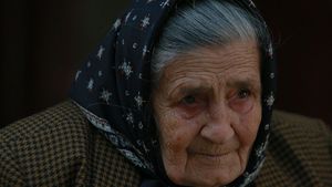 Cuvintele sfâşietoare ale mamei ILENEI CIUCULETE, rostite chiar lângă sicriul fiicei ei: "Copilul meu, nu pot să te mai ţin în braţe..."