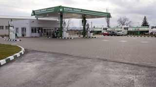 Miliardarul Niculae a lansat benzina cu 20 la suta mai ieftina pe litru!