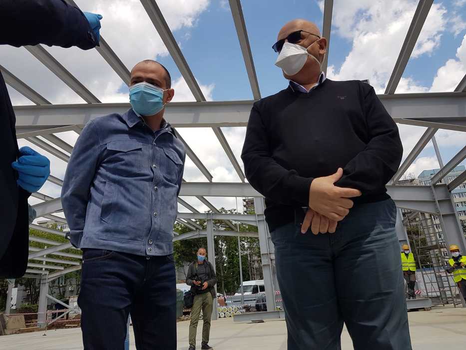 Primarul Sectorului 4, Daniel Băluță, și secretarul de stat Raed Arafat, pe șantierul celei mai moderne Unități de Primiri Urgențe din România, construită în curtea Spitalului ”Bagdasar-Arseni” din București