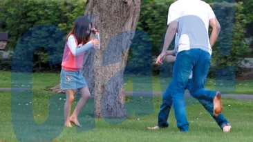 Desculti in iarba, Ograru si copiii s-au distrat pe cinste intr-un parc din Capitala!