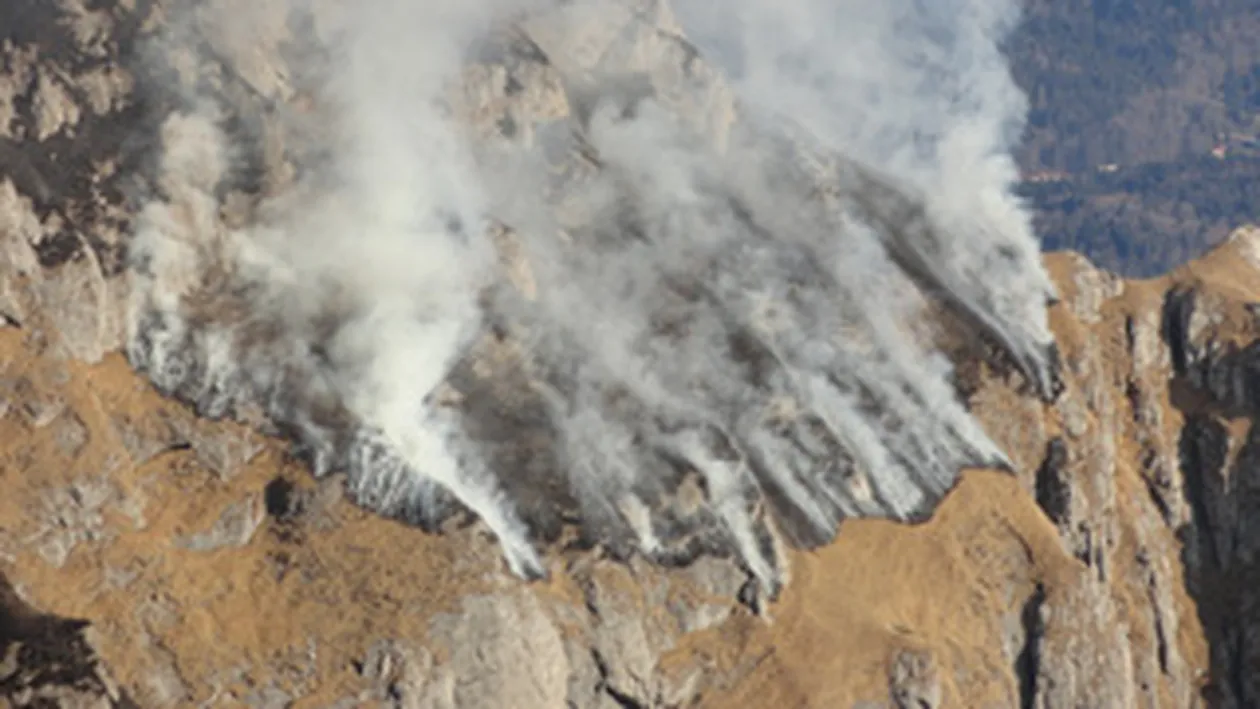 Flacarile au mistuit Parcul Natural Bucegi!