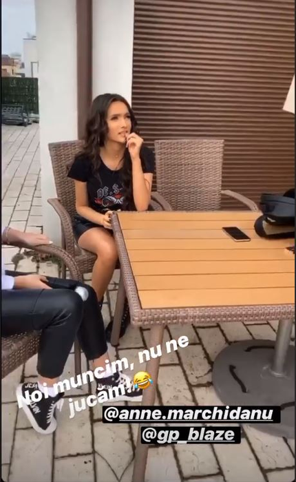 Gafa de proporții a unei prezentatoare de la Pro TV! Fusta mini s-a ridicat atât de mult, încât i s-a văzut lenjeria intimă