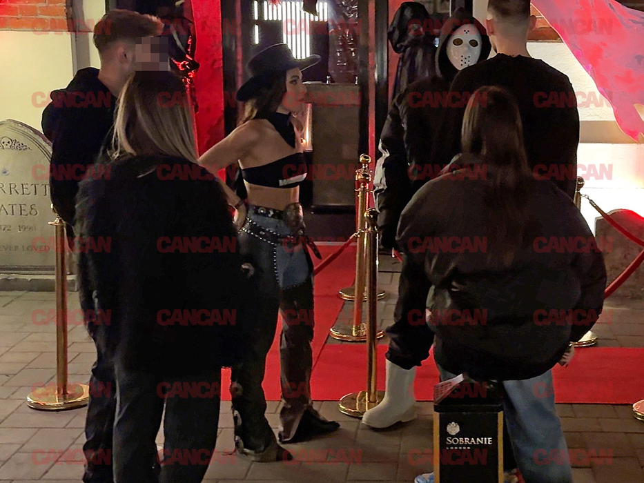 Alexia şi Naddhu, rivale pe toate „fronturile”. Nu numai că au împărţit un bărbat, dar… S-au întrecut în ţinute de Halloween. Cine ia titlul pentru cel mai sexy costum?