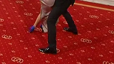 Burlacul Vladimir Draghia taie respiratia concurentelor! Vezi cine i-a lesinat in brate!