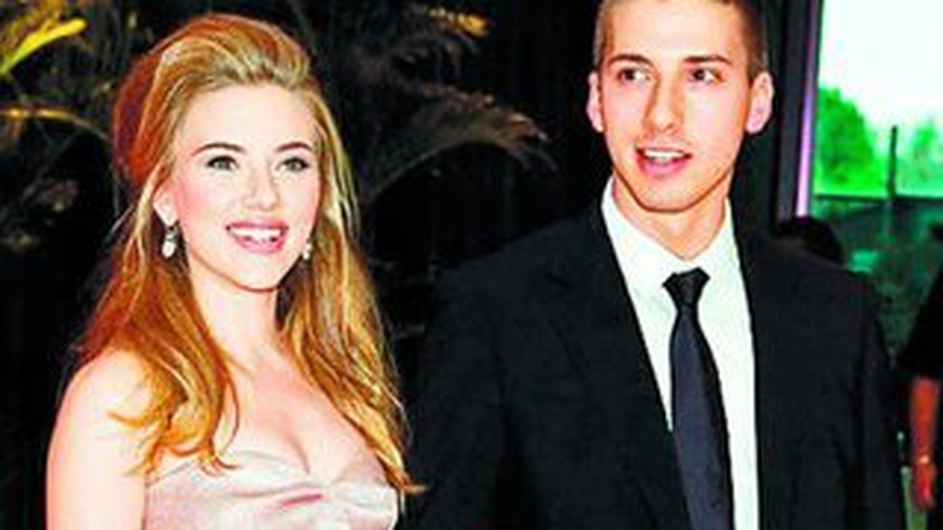 Scarlett si-a scos fratele geaman in lume