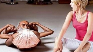 Un indian de 101 ani face contorsionism ca la prima tinerete! Afla aici care este secretul longevitatii sale!