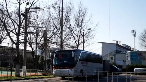 Un autocar venit din Italia zace nedecontaminat la Giurgiu, iar cei puși în carantină se plimbă nestingheriți pe afară