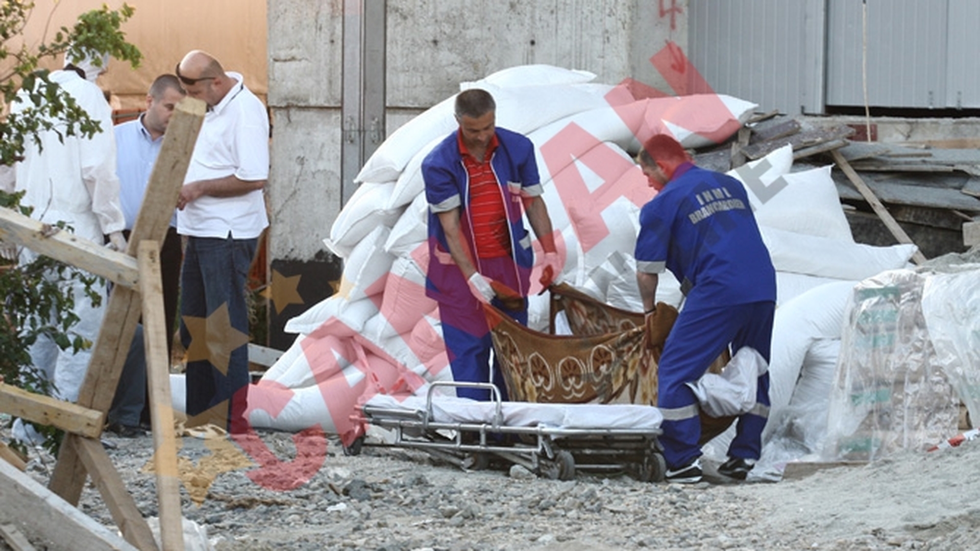 Era sunat in timp ce cadea de la etajul al saptelea