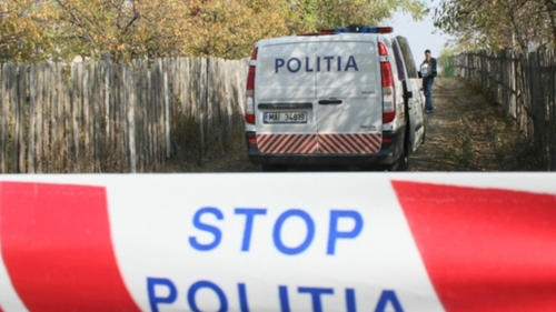 Crimă în Dâmbovița! Un bătrân l-a omorât cu lovituri de topor pe cel care îl ajuta în gospodărie