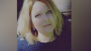 O doctoriță a decedat după ce a fost agresată fizic de fostul partener. Acuzatul se află încă în libertate