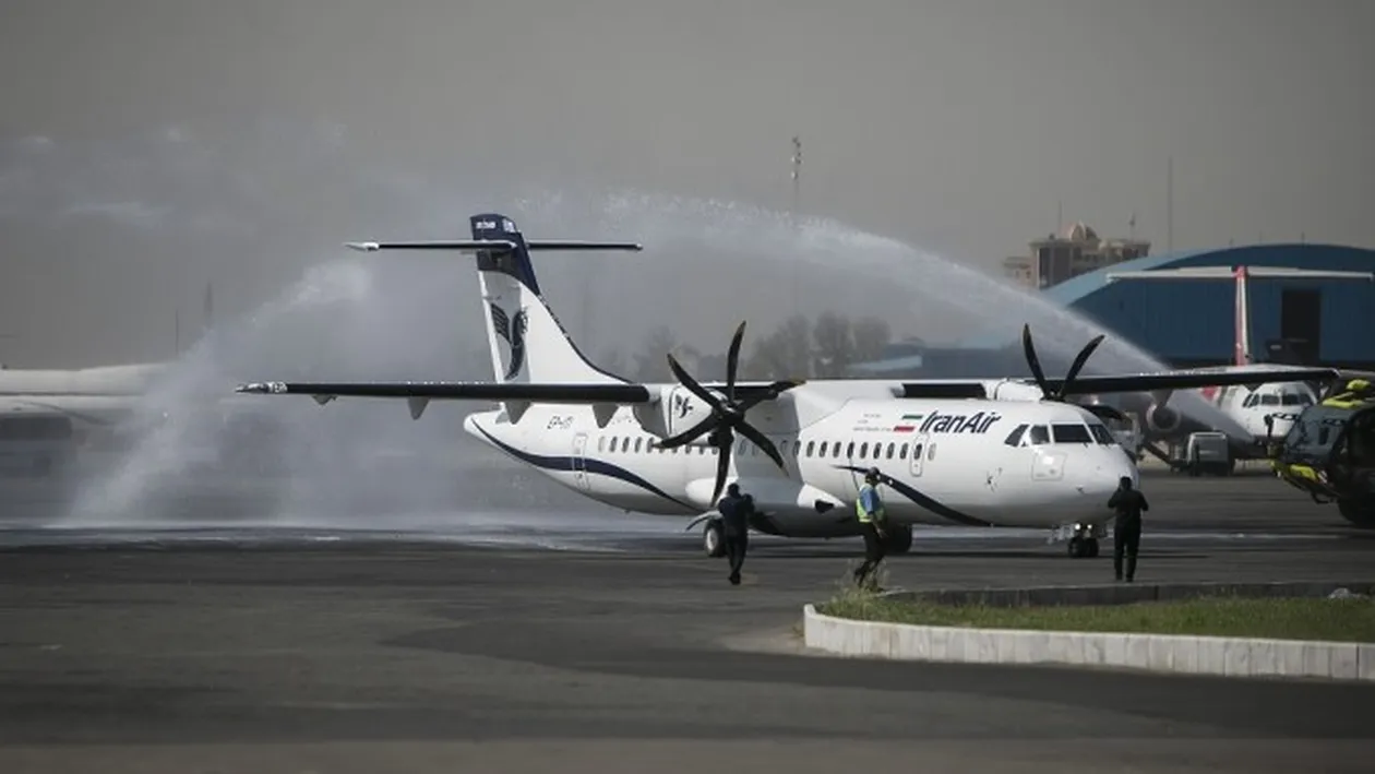 Alertă pe aeroportul din Teheran! Un avion plin cu călători a luat foc