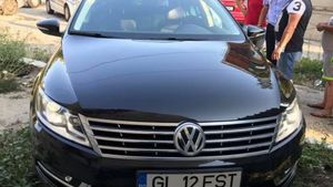 Interlopii închiriază maşini, apoi le fac zob în accidente şi le abandonează. ”Spaima Galaţiului” a distrus trei limuzine
