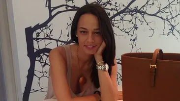 Sexy si transpirata! Asa arata Andreea Raicu langa un barbat bine de culoare! Vezi cum a fost surprinsa vedeta