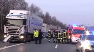 Caz uluitor pe o autostradă din Germania! Un șofer de TIR a murit în timp ce dădea declaraţii poliţiştilor