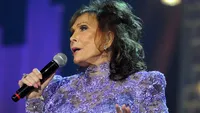 LORETTA LYNN, ”doamna muzicii country”, internată în stare gravă. A suferit un accident vascular cerebral

