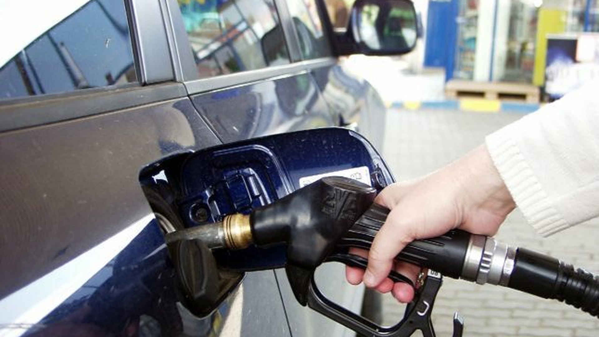 Veşti proaste pentru şoferi! Se scumpesc carburanţii în următoarea perioadă