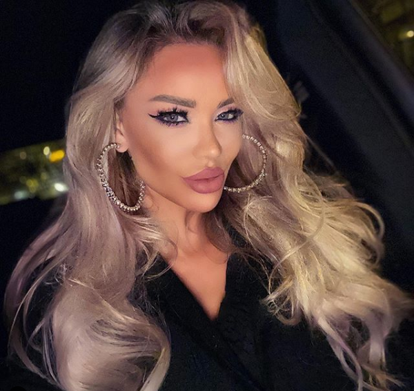Bianca Drăgușanu s-a certat cu Alex chiar de ziua ei, iar la mijloc a picat bunica fetiței vedetei