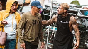 Râzi cu lacrimi! Cum au reacționat asiaticii când au văzut tatuajele lui Alex Velea. S-a întâmplat la filmările Asia Express de la Antena 1