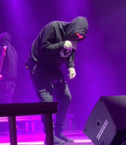 Imagini şocante cu Carla’s Dreams pe scena din Craiova: „Spart de drogat la concert”. FOTO