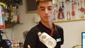 Ce a pățit barmanul din imagine la un interviu de angajare la o terasă din Mamaia: "Mi s-a propus să lucrez 24/24 pe un salariu de..."
