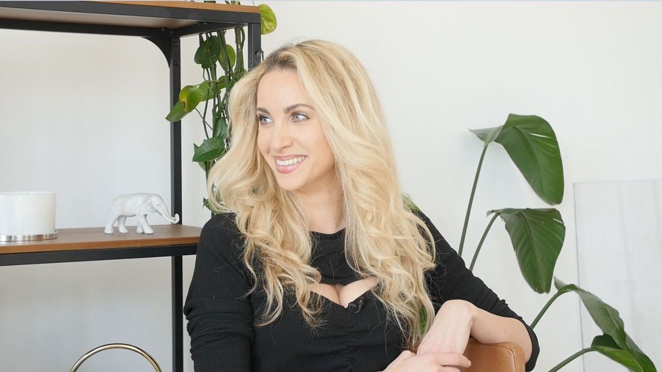 Din ce face bani, de fapt, Otniela Sandu: "M-aş speria dacă aş calcula bugetul"