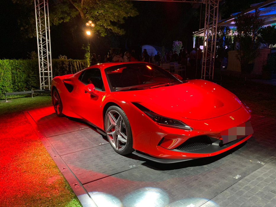 Noul Ferrari F8 Spider, super-mașina cu care Inna face furori /  Sursă foto: CANCAN.RO