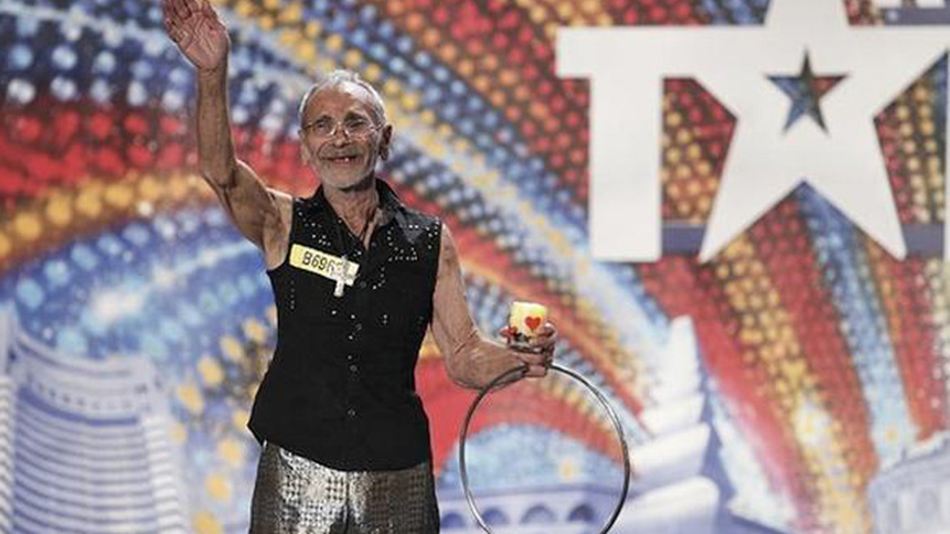 In ce hal a ajuns! Batranul-snur de la "Romanii au talent" a orbit, nu mai aude si cerseste ca sa aiba ce manca
