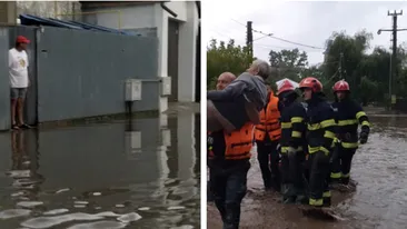 Zeci de familii evacuate din casele lor. Au ajuns să doarmă în containere din cauza inundațiilor