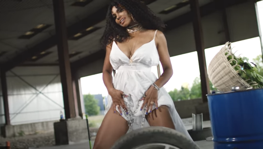 Laurette și-a lansat noua piesă! Atenție, imagini incendiare! Chiar mama ei i-a spus… VIDEO