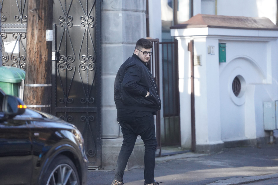 Gabriel Oprea Jr, în vizită la sediul sindicatului condus de tatăl său (Foto: CANCAN.RO)