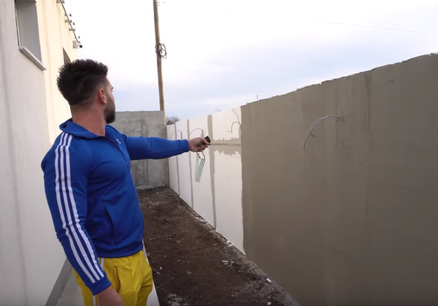 Cum arată curtea casei de 300.000 de euro a lui Dorian Popa. FOTO