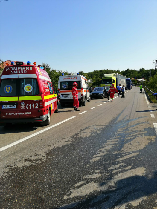 Accident în lanț pe DN 72. Au fost implicate trei autoturisme și un TIR