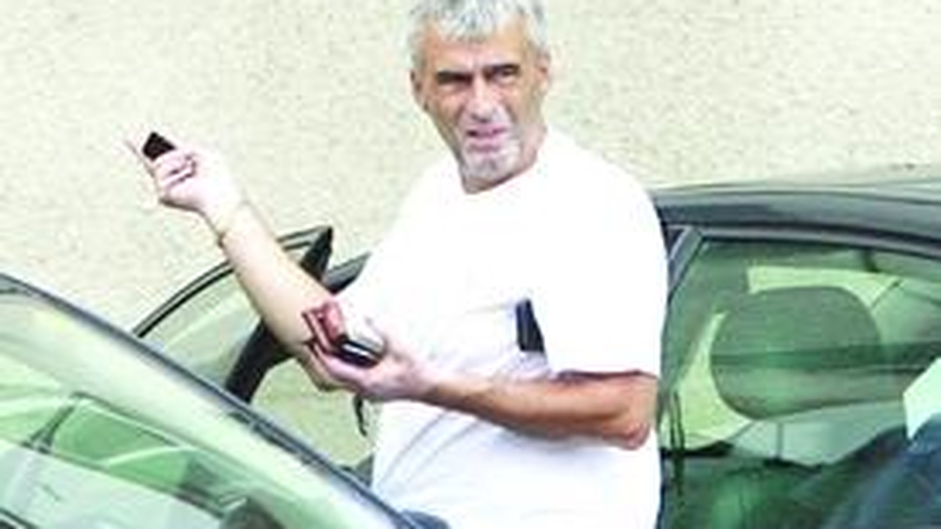 Mafia terenurilor de lux, denuntata de un afacerist