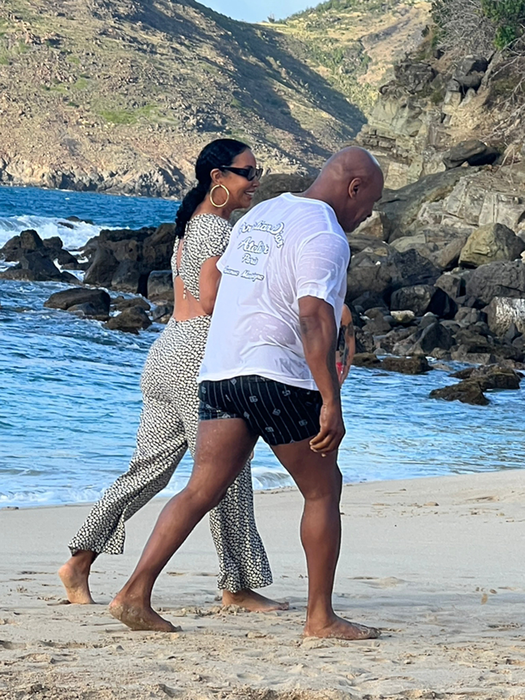 Mike Tyson se retrage cu soția lui (Foto: CANCAN.RO)