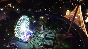 Cât te costă să te dai în roata panoramică de 33 de metri din Drumul Taberei. Cursa durează doar 6 minute