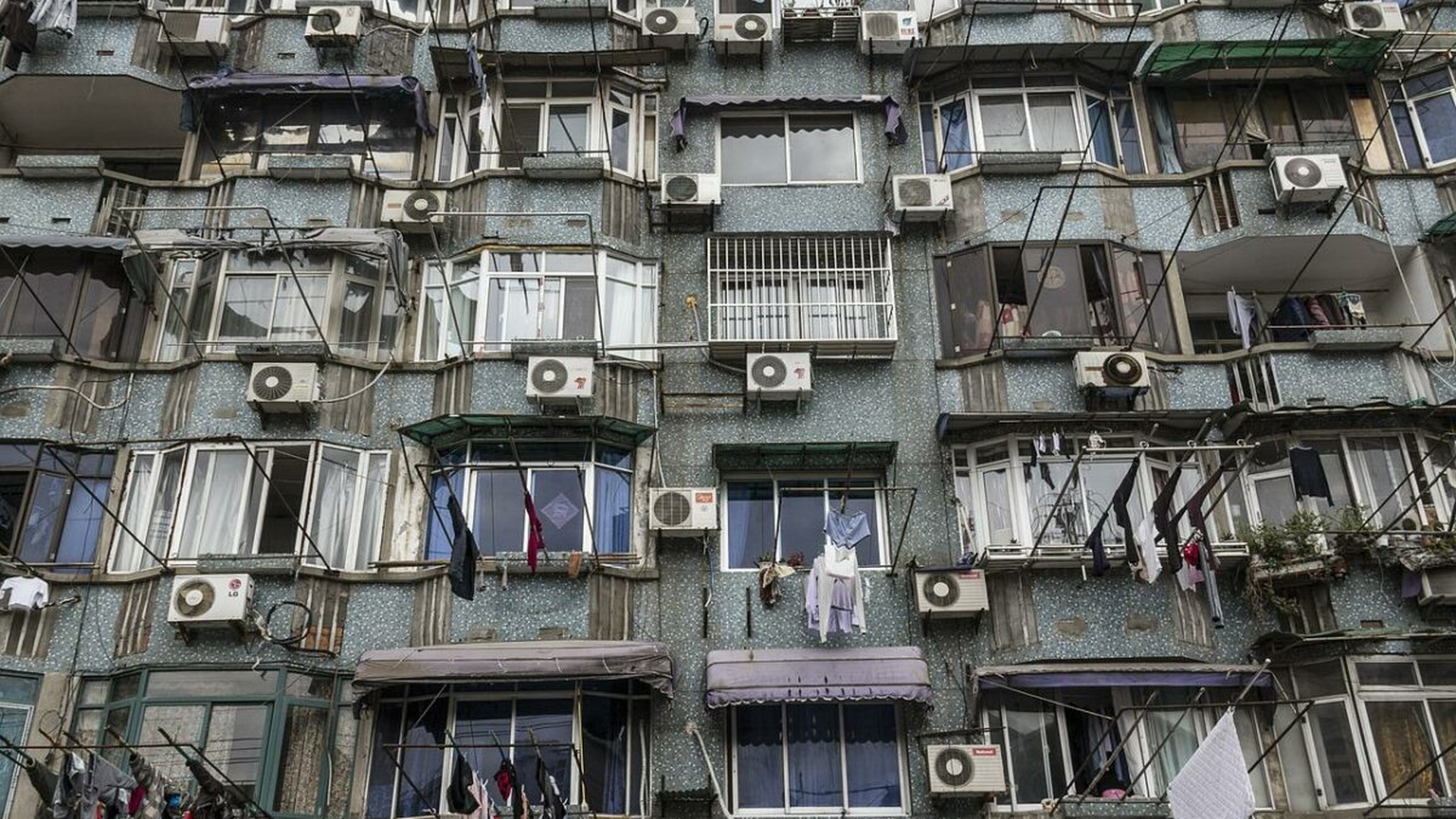 Pe câte grade trebuie să lași aerul condiționat în cameră, de fapt? Trucul care te ajută să micșorezi factura la curent