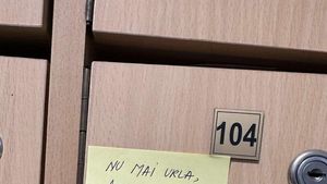 Exasperat de urletele nocturne ale vecinei, un bărbat din Cluj i-a lipit un bilețel pe căsuța poștală. Ce i-a scris