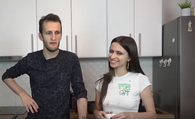 Alina l-ar fi amenințat pe „Omul cu Tourette” că face avort. Sursă foto: captură Youtube